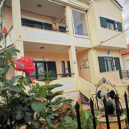 Studio Apartments Eirini Пирги-Термис Экстерьер фото