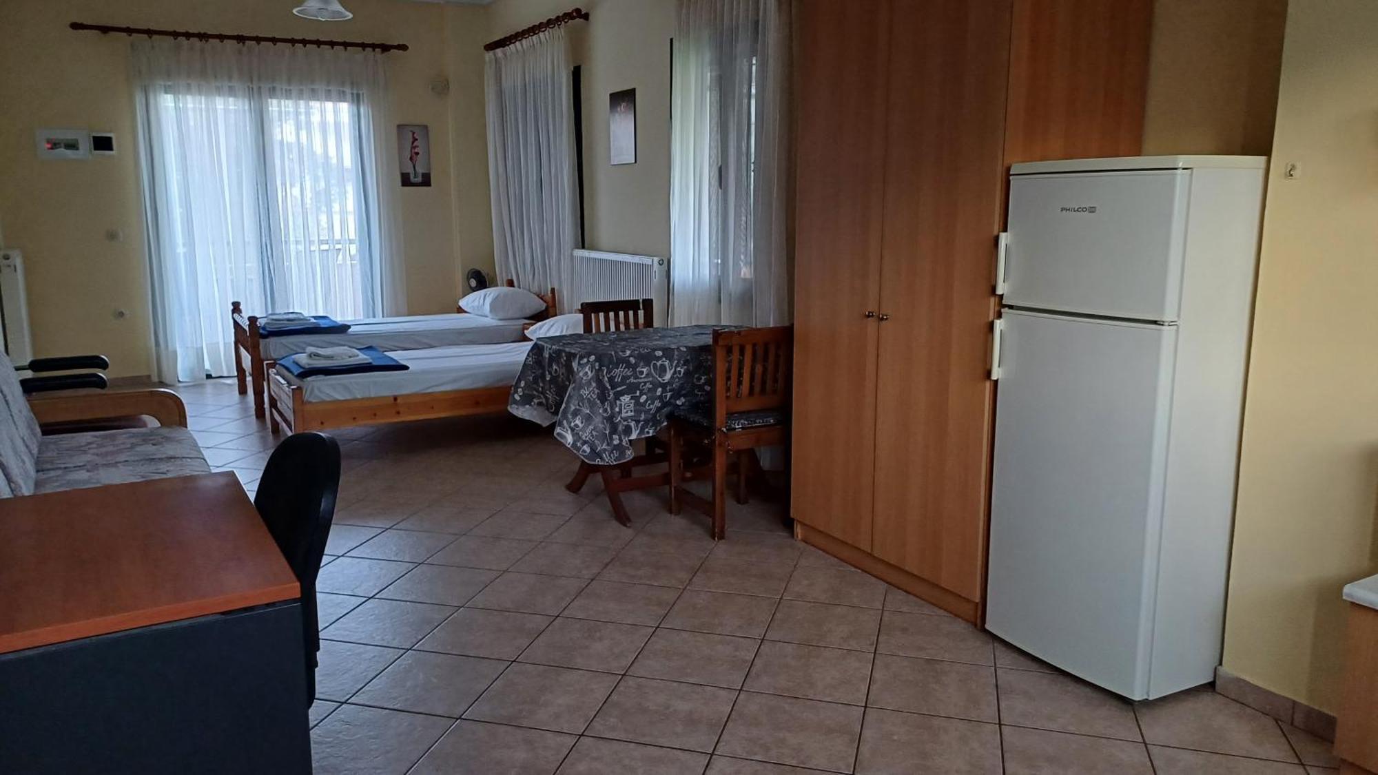 Studio Apartments Eirini Пирги-Термис Экстерьер фото